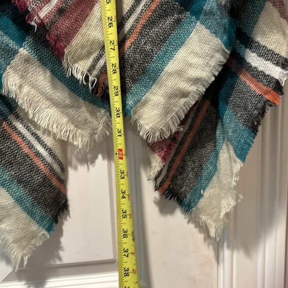 Poncho - Picture 9 of 9